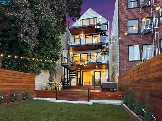 Backyard, Exterior, Facade, Brick Facade, Modern