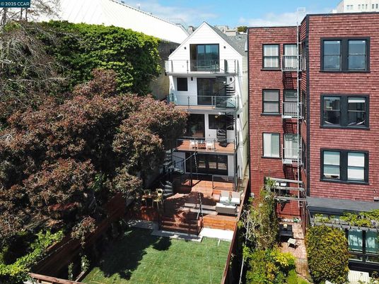 Exterior, Facade, Brick Facade, Rowhouse