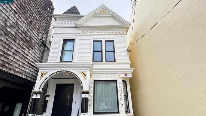Exterior, Facade, Queen Anne Victorian