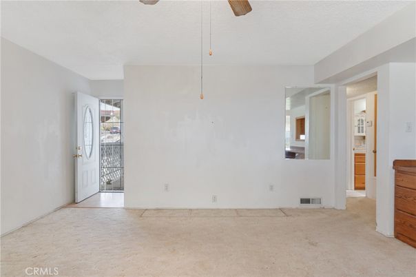 Empty room, Interior