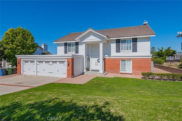 Attached, Exterior, Facade, Brick Facade, Raised Ranch