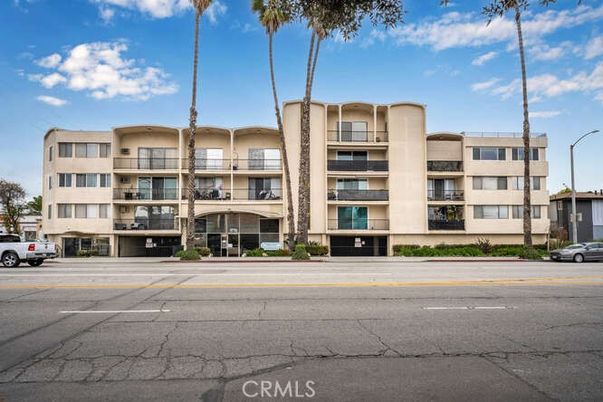 Exterior, Facade, Condo Building