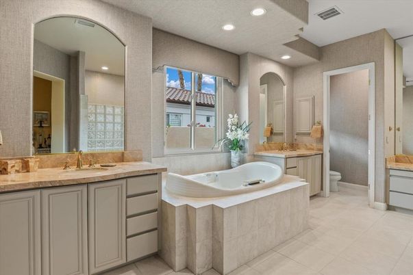 Bathroom, Dual Sink Vanities, Interior, Recessed Lighting