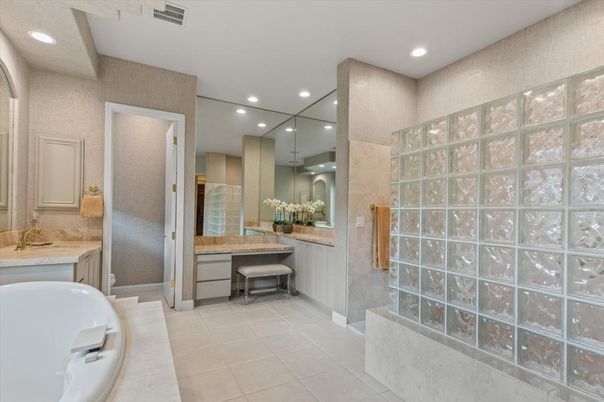 Bathroom, Interior, Recessed Lighting