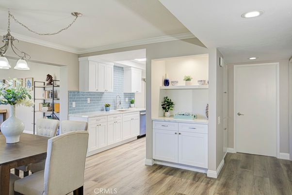 Dining room, Interior, Kitchen, Pendant Lights, Recessed Lighting, Wood Texture Flooring