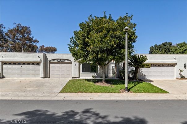 Attached, Exterior, Facade, Ranch