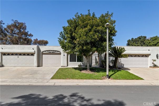 Attached, Exterior, Facade, Ranch