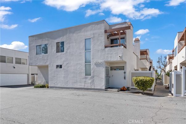 Attached, Exterior, Facade, Modern