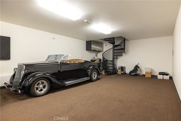 Garage, Interior