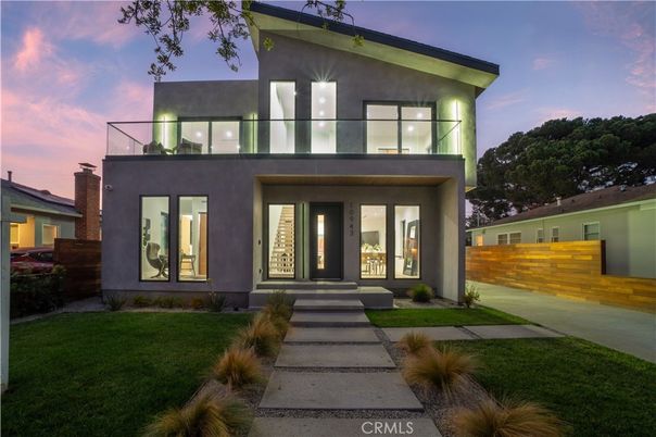 Backyard, Exterior, Facade, Modern
