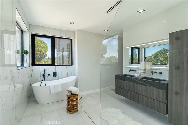 Bathroom, Free Standing Baths, Glass Shower, Interior, Recessed Lighting