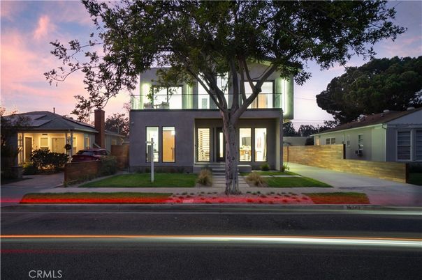 Backyard, Exterior, Facade, Modern