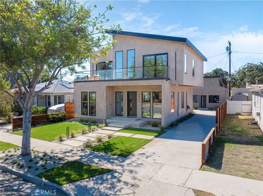 Backyard, Exterior, Facade, Modern