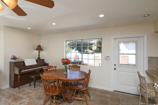 Dining room, Interior, Piano, Recessed Lighting