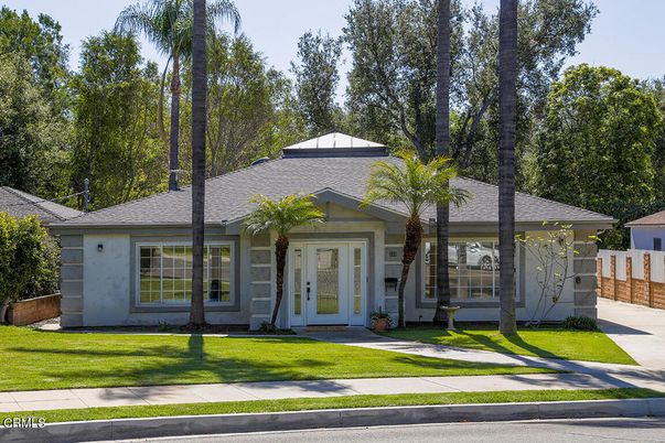 Exterior, Facade, Ranch