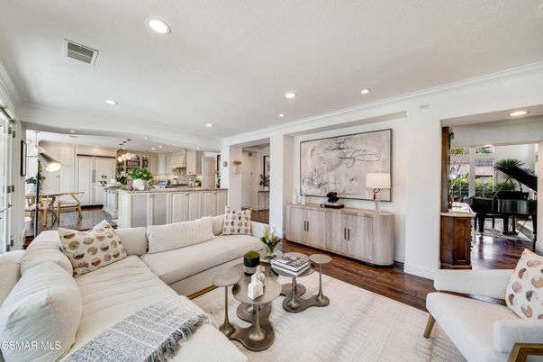 Interior, Kitchen, Living room, Pendant Lights, Piano, Recessed Lighting, Wood Texture Flooring