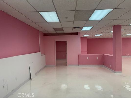 Empty room, Interior