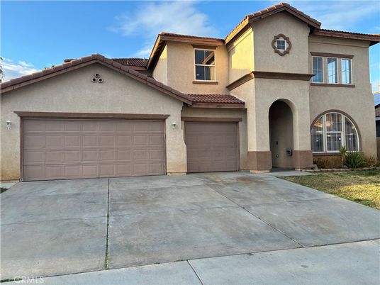 Attached, Exterior, Facade, Mediterranean