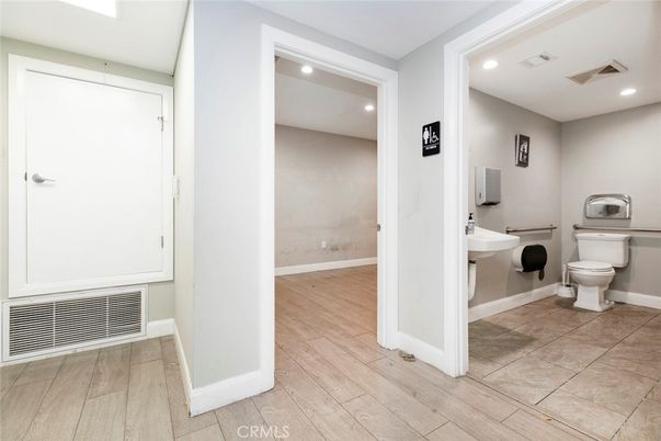Bathroom, Interior, Recessed Lighting, Wood Texture Flooring