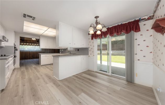 Chandelier, Interior, Kitchen, Wood Texture Flooring