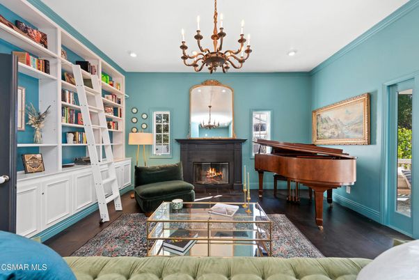 Chandelier, Fireplace, Interior, Living room, Piano, Recessed Lighting, Wood Texture Flooring