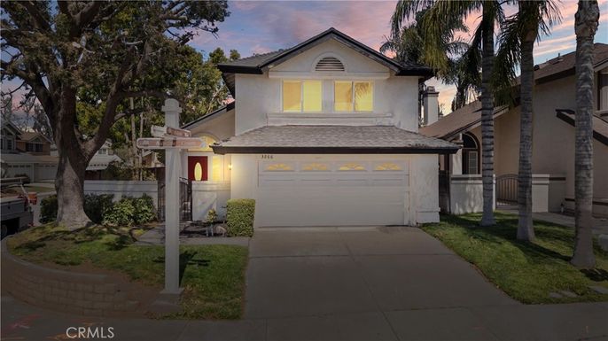 Attached, Exterior, Facade, Mediterranean