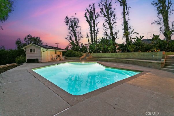 Exterior, Pool