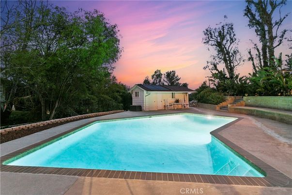 Exterior, Pool