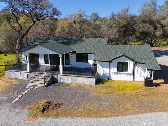 Backyard, Exterior, Facade, Ranch