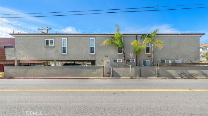 Exterior, Facade, Rowhouse