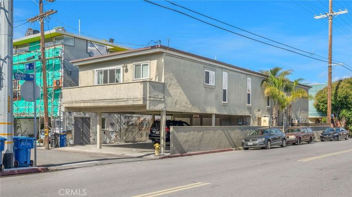 Exterior, Facade, Rowhouse