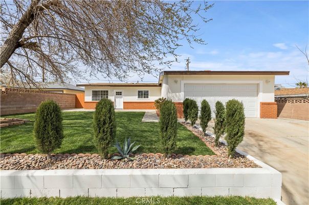Attached, Exterior, Facade, Ranch