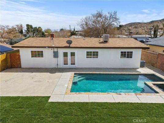 Exterior, Pool