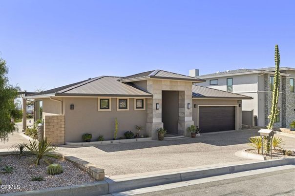 Attached, Exterior, Facade, Ranch