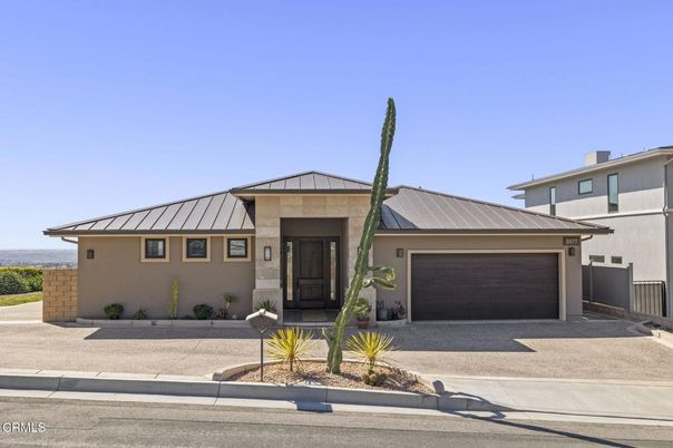 Attached, Exterior, Facade, Ranch