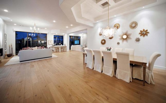 Chandelier, Dining room, Interior, Living room, Pendant Lights, Recessed Lighting, Wood Texture Flooring