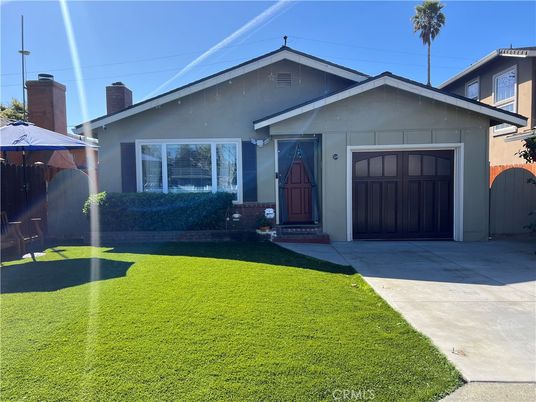 Attached, Exterior, Facade, American Craftsman