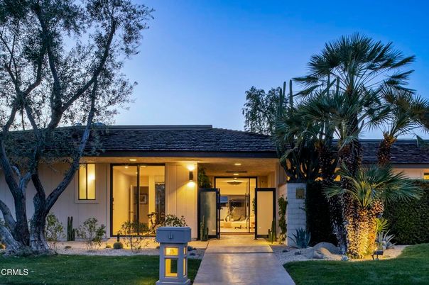 Exterior, Facade, Ranch