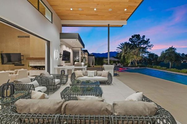Exterior, Fireplace, Pool