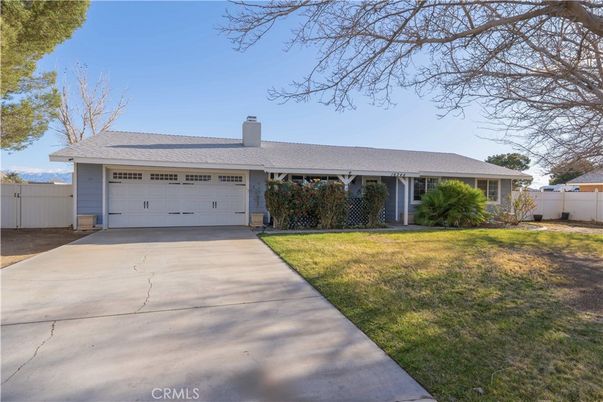 Attached, Exterior, Facade, Ranch