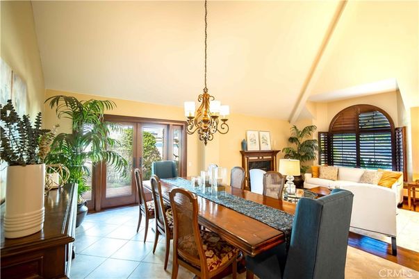 Chandelier, Dining room, Interior, Living room