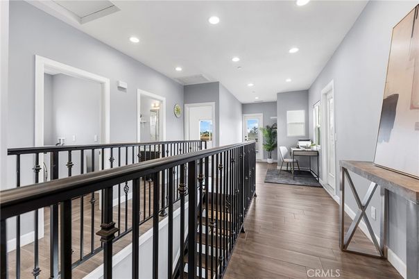 Interior, Recessed Lighting, Wood Texture Flooring