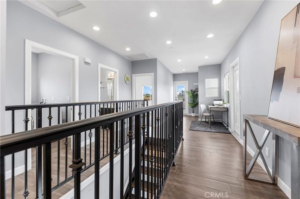 Interior, Recessed Lighting, Wood Texture Flooring