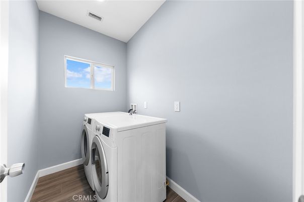 Interior, Recessed Lighting, Washer, Wood Texture Flooring