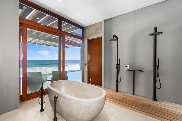 Bathroom, Free Standing Baths, Interior, Recessed Lighting, Water