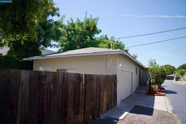 Detached Garage, Exterior
