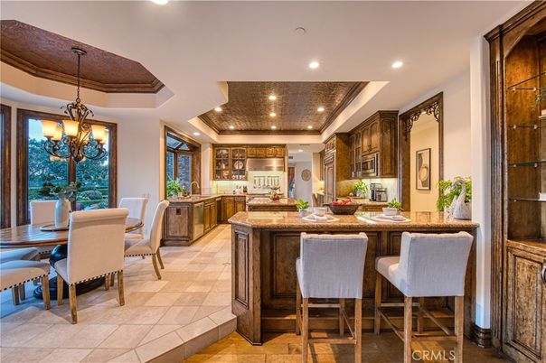 Chandelier, Dining room, Interior, Kitchen, Pendant Lights, Recessed Lighting, Stainless Steel Appliances