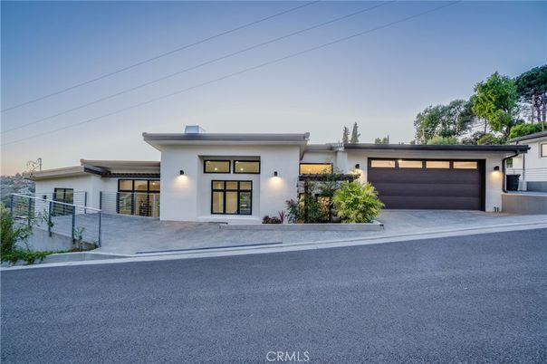 Attached, Exterior, Facade, Modern