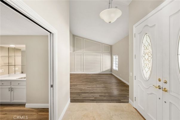 Interior, Pendant Lights, Wood Texture Flooring