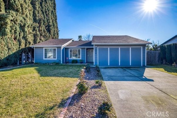 Backyard, Exterior, Facade, Ranch